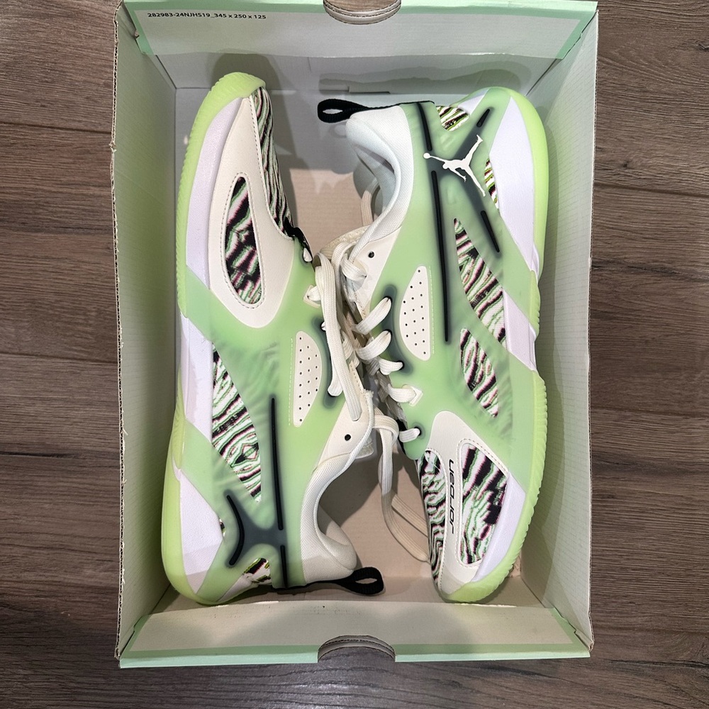 WMNS Jordan Heir Color Sail/Black-Vapor Green Size 13 woman 11.5 Men